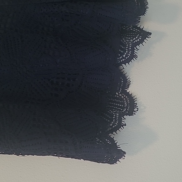 Trina Turk St. Lucia Laced Scalloped Dress Shorts in Navy Blue Size 4 - Picture 8 of 14